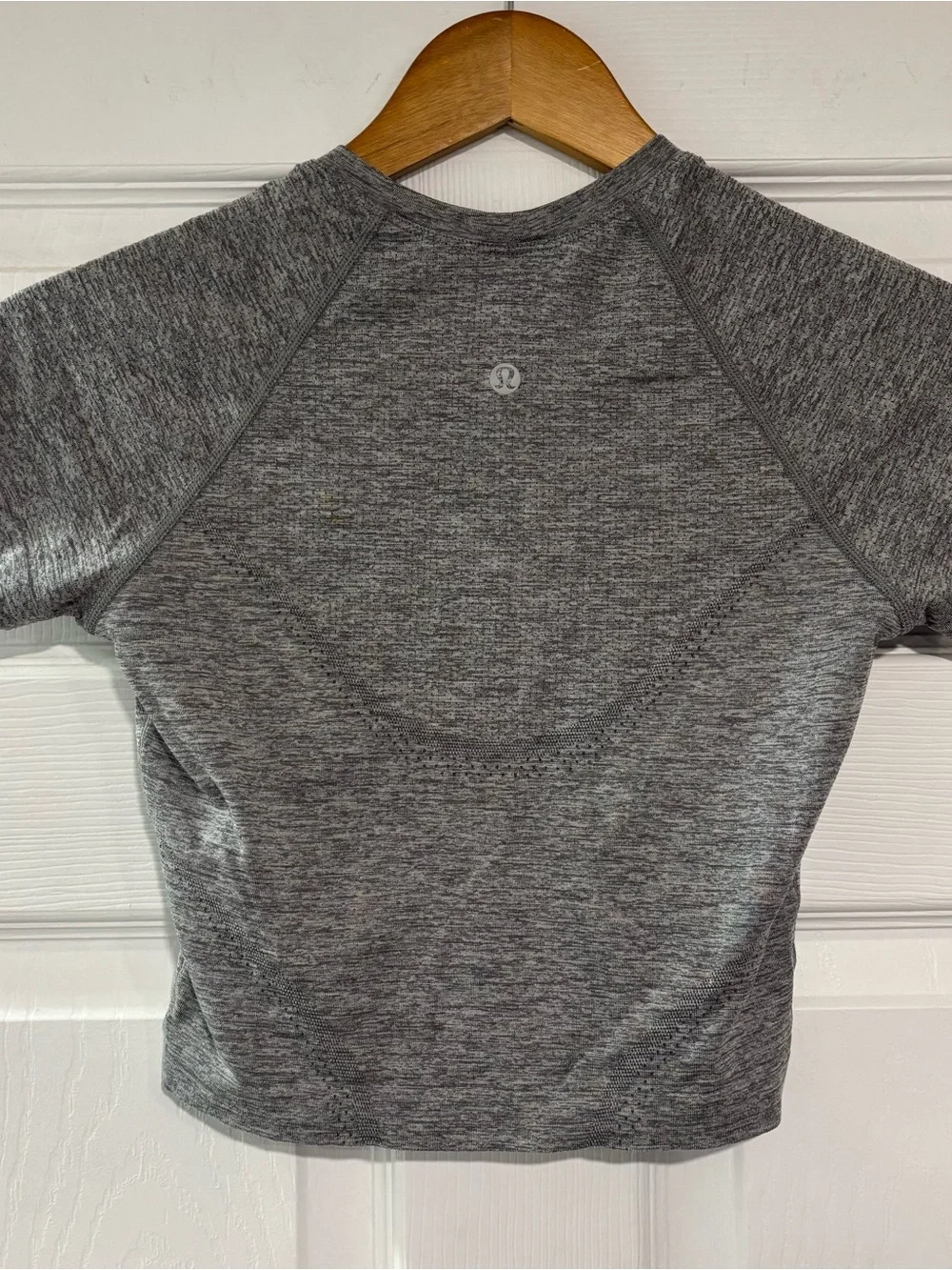 Women's Lululemon Gray Cropped Swiftly Tee Size 4